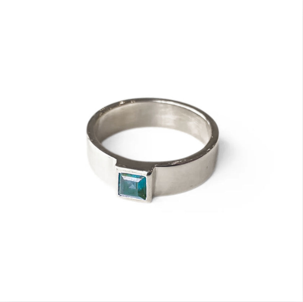 Quadra Ring style from collection by Nina Alexandra